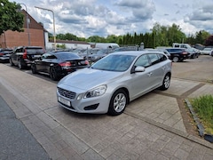 Bild des Angebotes Volvo V60 Kombi Kinetic*1.HAND*KLIMA*TEMP*