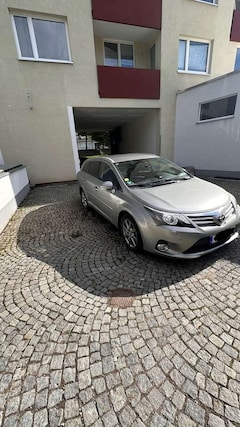 Bild des Angebotes Toyota Avensis Combi 2.2 D-CAT Executive