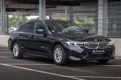 Bild des Angebotes BMW 320 i Lim.*M Sport*KAM*HUD*eSitze*eDach*AHK!