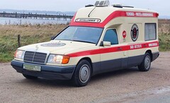 Bild des Angebotes Mercedes-Benz 250 TD 250 W 124 original Krankenwagen mit Ausbau