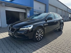 Bild des Angebotes Volvo V40 Linje Svart 2.0 LED/8fach/Kamera/Automatik