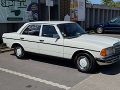 Bild des Angebotes Mercedes-Benz 230 E AUTOMATIK