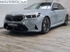 Bild des Angebotes BMW M5 0,5% AHK Sitzlüftung B&WMultiSeats CarbonExt.