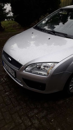 Bild des Angebotes Ford Focus 1.6 16V Aut. Ghia