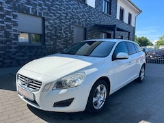 Bild des Angebotes Volvo V60 Kombi Kinetic