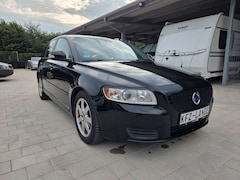 Bild des Angebotes Volvo V50 Kombi D2 Kinetic
