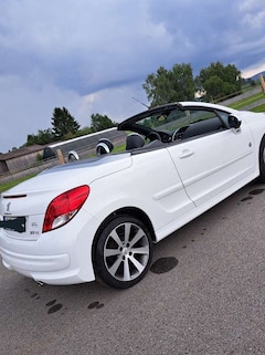 Bild des Angebotes Peugeot 207 CC 120 VTi Roland Garros