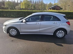 Bild des Angebotes Mercedes-Benz A 180 A 180 (BlueEFFICIENCY) 7G-DCT-Navi-PTS-Sitzheizung