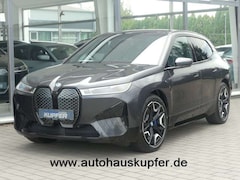 Bild des Angebotes BMW iX xDrive50 Sportpak.AHK°LASER°PANO°22-Massage