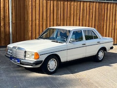 Bild des Angebotes Mercedes-Benz 200 W123 Automatik, nur 74.000 Km, 1. Hand