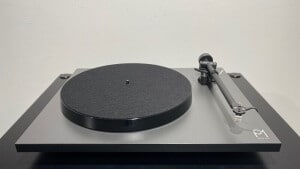 MEDION E69468 Tourne-disque Vinyle Avec Haut-parleur (LP Vinyle, Lecteur De Cassettes MC, Conversion MP3, Entrée AUX, Séparation Manuelle Et Automatique Des Titres