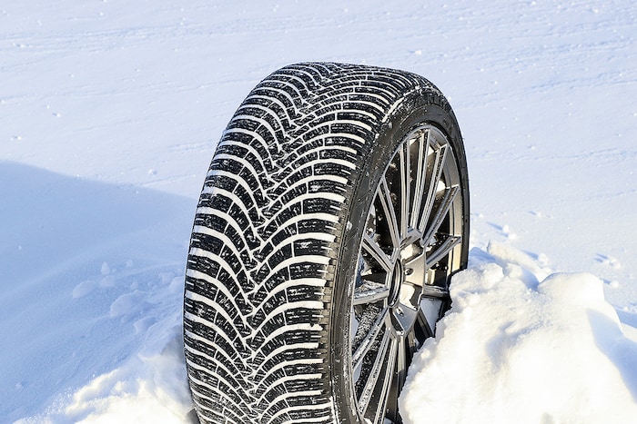 Winterreifen im Test 2021 - FALKEN Eurowinter HS01