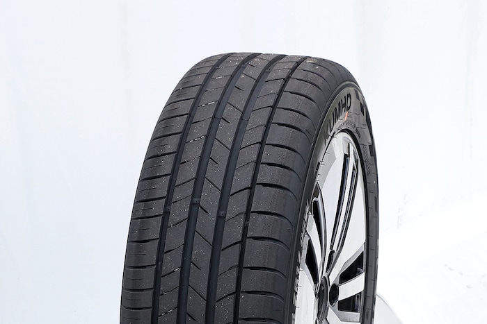 Sommerreifen Test - 215/55 R 17-    Kumho Ecsta HS52