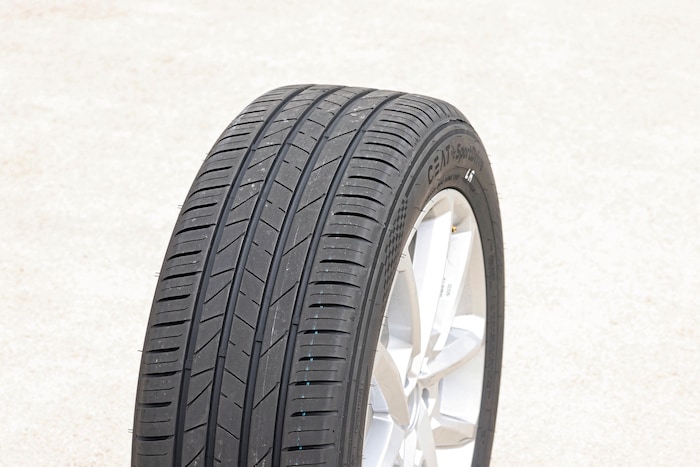 Ceat Sport Drive SUV (105 W)