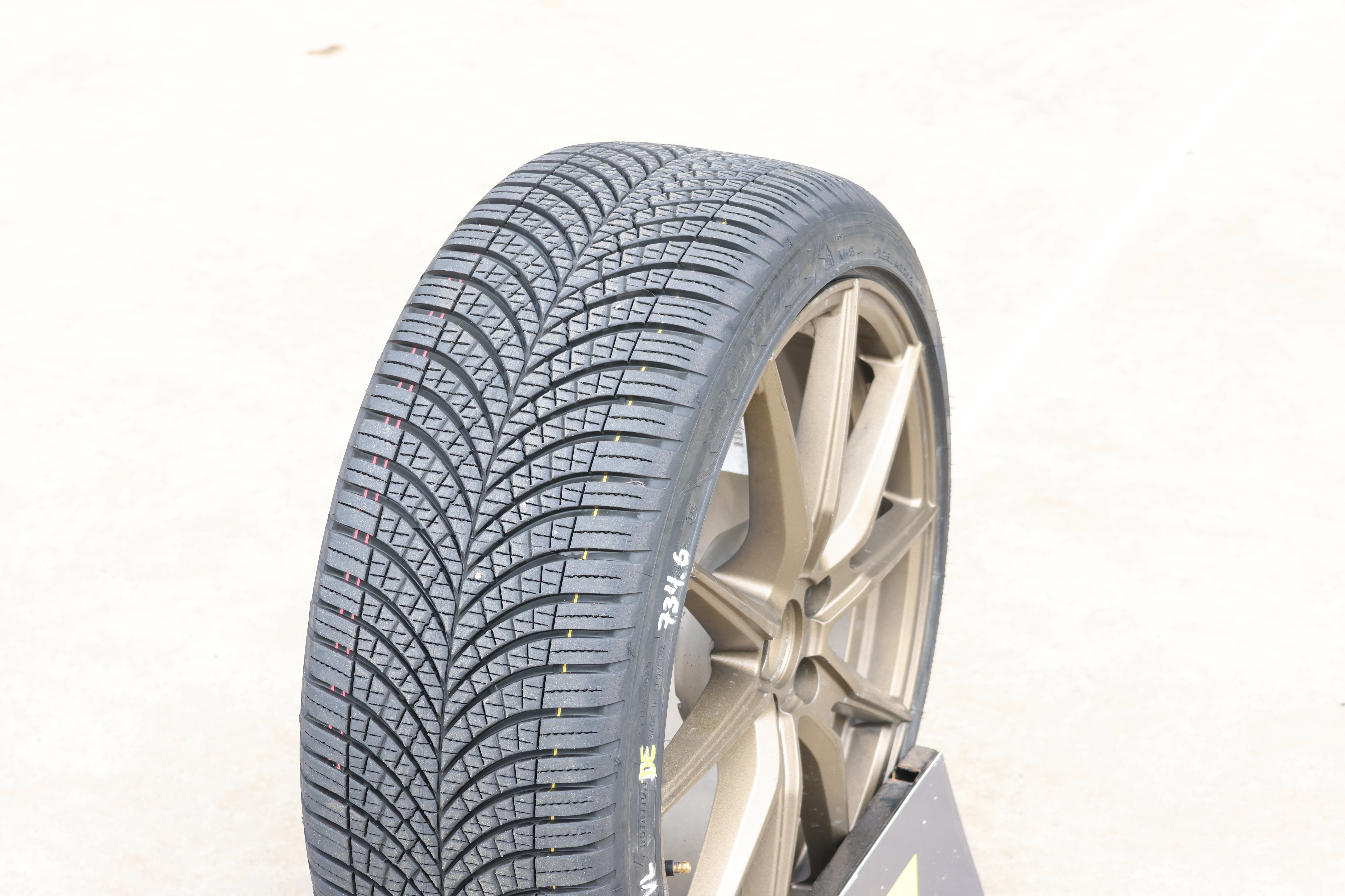 Goodyear Vector 4Seasons Gen­3 92 Y
