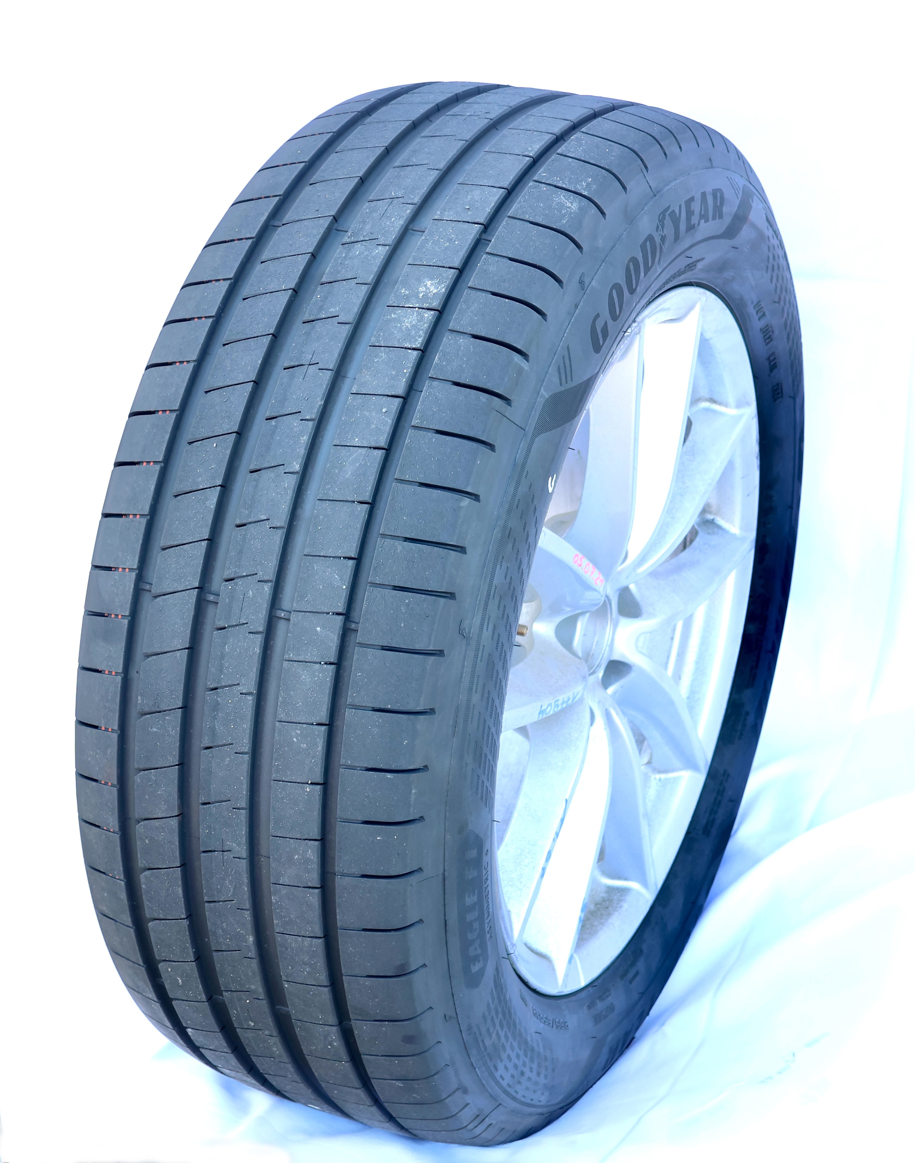 Test SUV-Somerrreifentest 255/55 R18