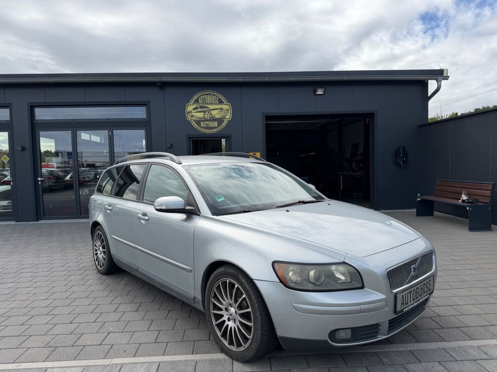 Bild des Angebotes Volvo V50 Kombi 2.0 D Momentum