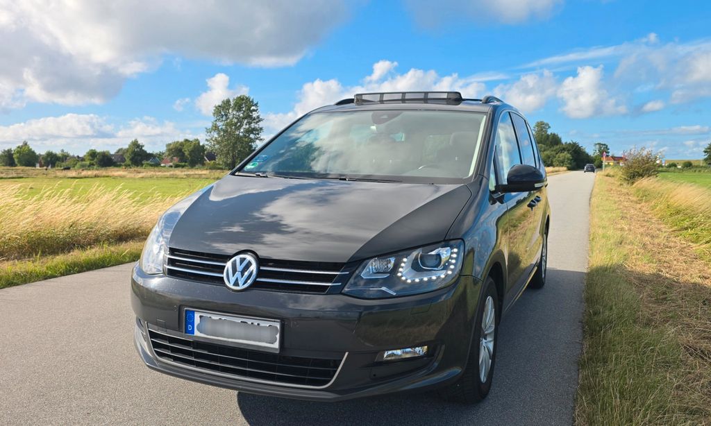 Bild des Angebotes Volkswagen Sharan 2.0 TDI SCR 135kW DSG - PANO, AHK, ACC