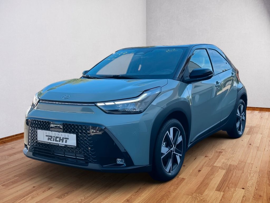 Bild des Angebotes Toyota Aygo X Hybrid Teamplayer  *SHZ* *PDC* *KEYLESS*