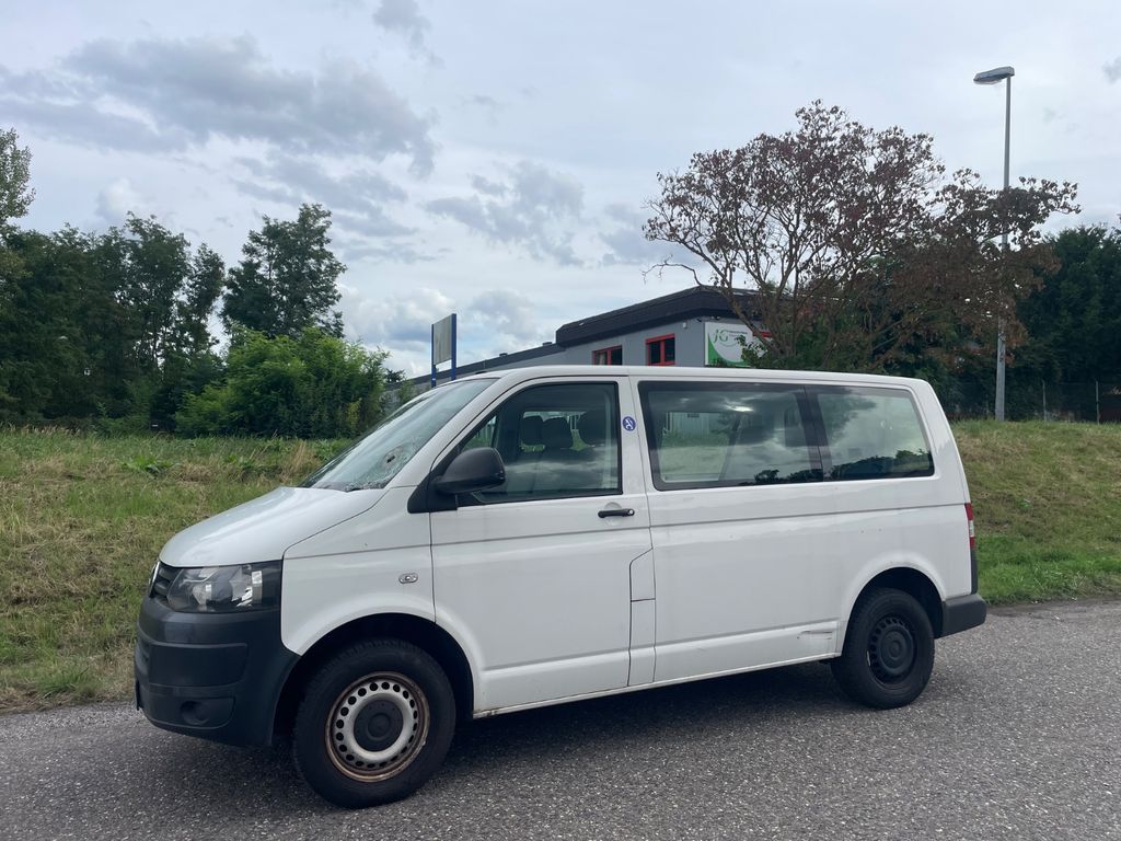 Bild des Angebotes Volkswagen T5 Transporter (9 Sitzer/Benzin)