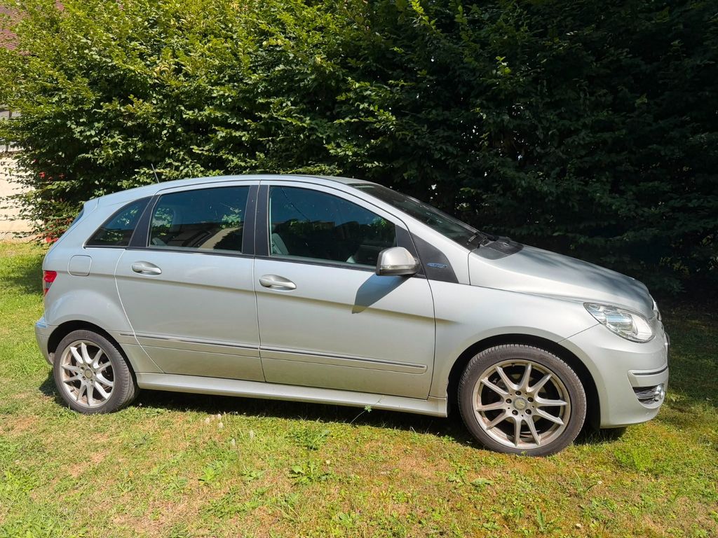 Bild des Angebotes Mercedes-Benz TÜV & Service neu | 8-fach bereift | Sitzheizung