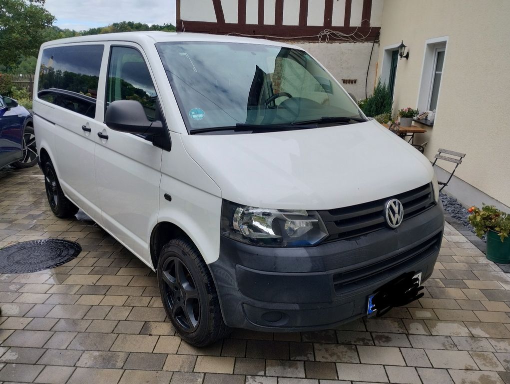 Bild des Angebotes Volkswagen T5 Kombi 9-Sitzer ideal für Camping-Umbau