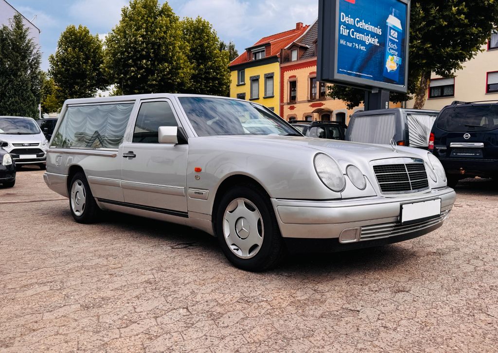 Bild des Angebotes Mercedes-Benz 200E 1.Hand Bestattungswagen Leichenwagen