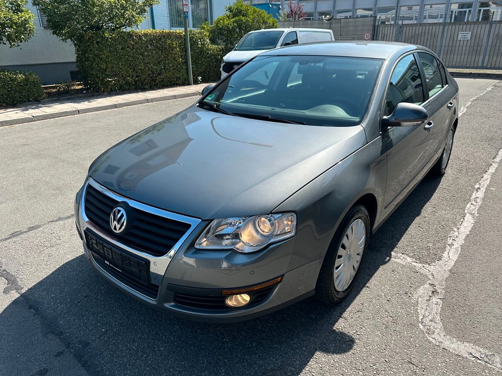 Bild des Angebotes Volkswagen Passat 1.6 TRENDLINE KLIMA TEMPOMAT AUTOMATIK
