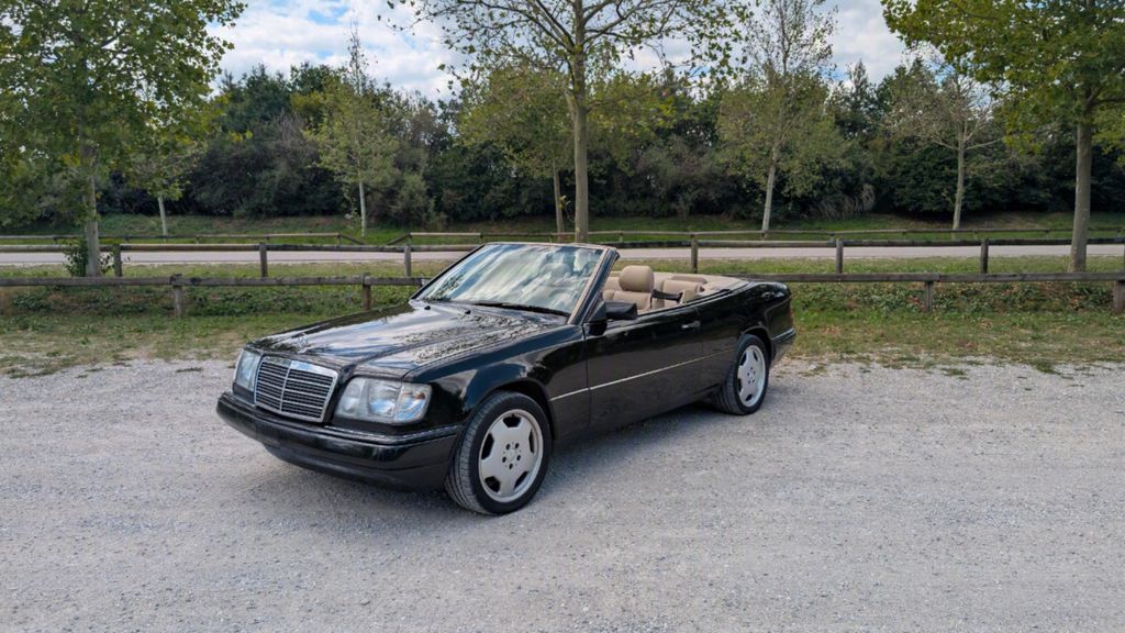 Bild des Angebotes Mercedes-Benz E220 Cabrio A124 | H-Kennzeichen | Verdeck Neu