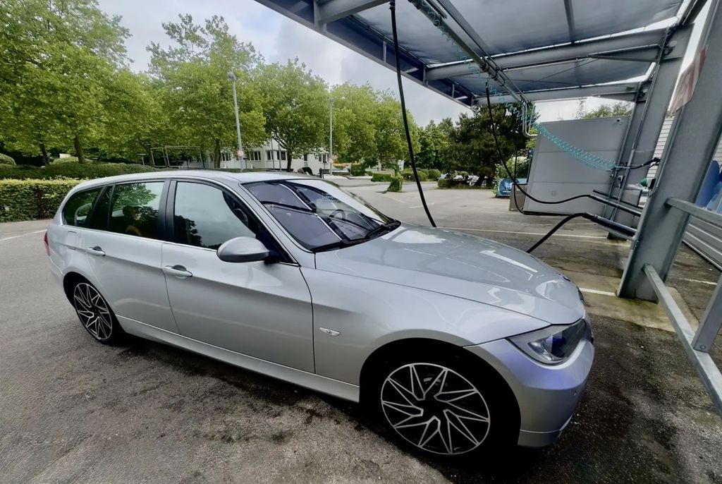 Bild des Angebotes BMW 330i touring 200kW- TÜV 4/2027 SCHECKHEFT