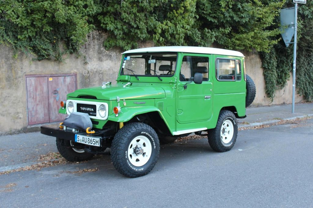 Toyota Land Cruiser - Buschtaxi