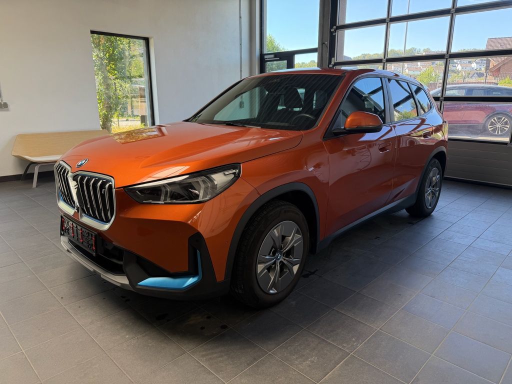 Bild des Angebotes BMW iX1 30 xDrive Pano_Headup_Harman Kardon_Massage