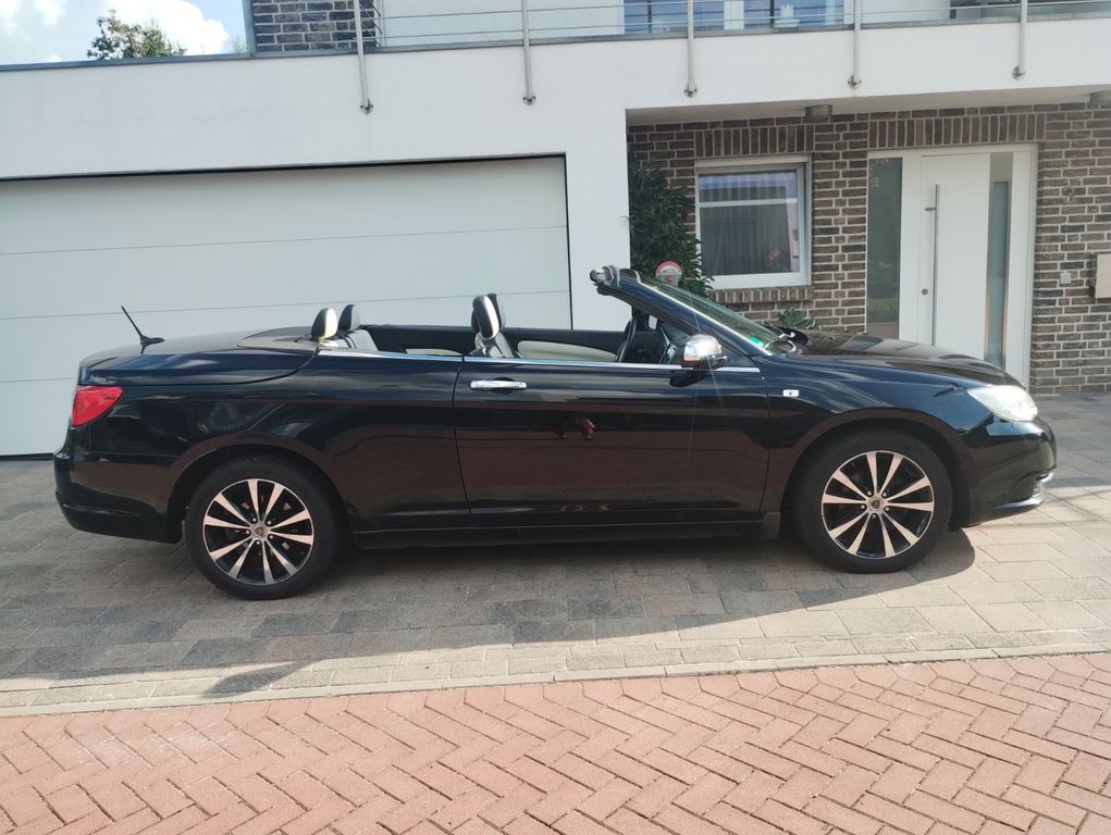 Lancia Flavia Cabrio, zweite Hand, (Chrysler 200 Basis)