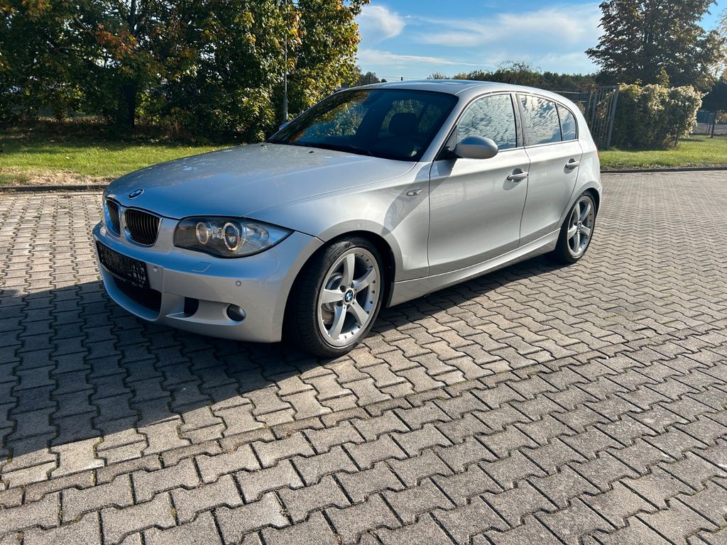 BMW 130i M-Paket Leder Navi Schiebedach AHK Scheckhe