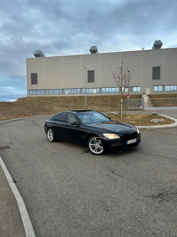 Bild des Angebotes BMW 750i F01  Gepflegte Limousine
