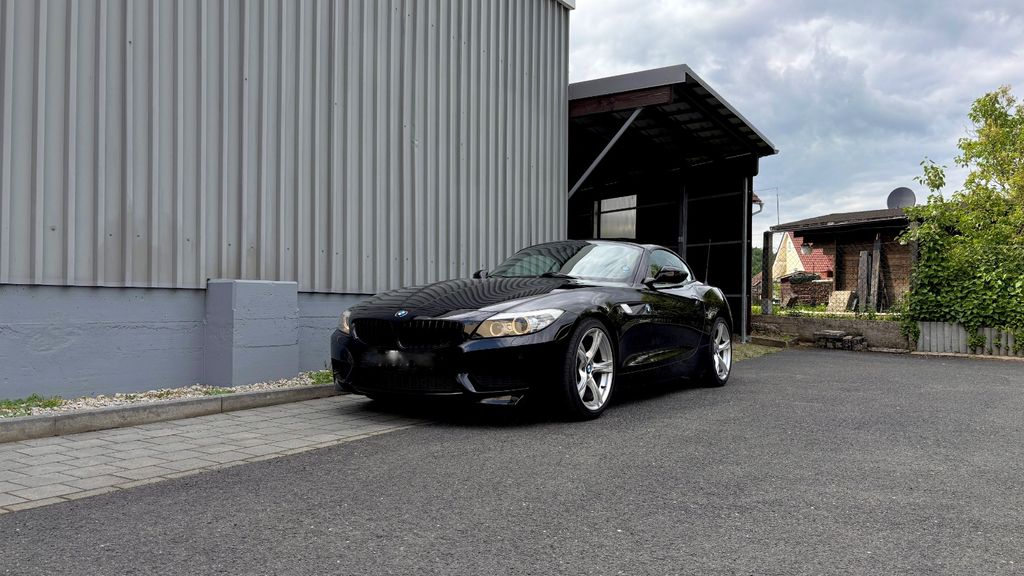 Bild des Angebotes BMW Z4 sDrive20i - M-Paket Schalter schwarz metallic