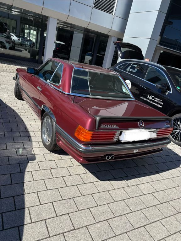 Mercedes-Benz SL 300 R107