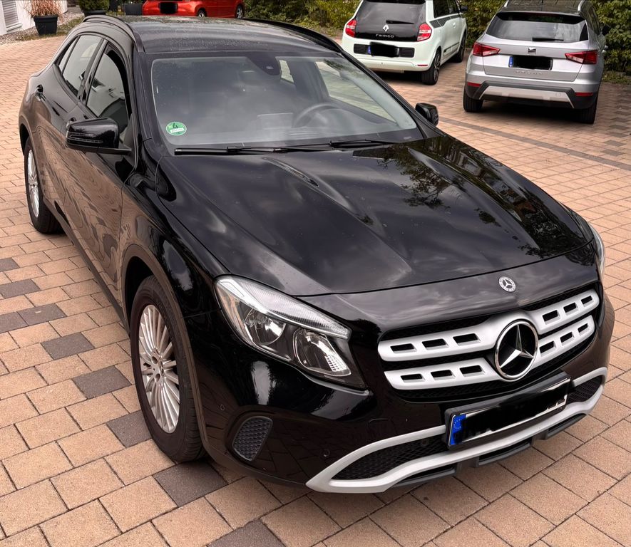 Bild des Angebotes Mercedes-Benz GLA 180, 8-fach bereift, gepflegt