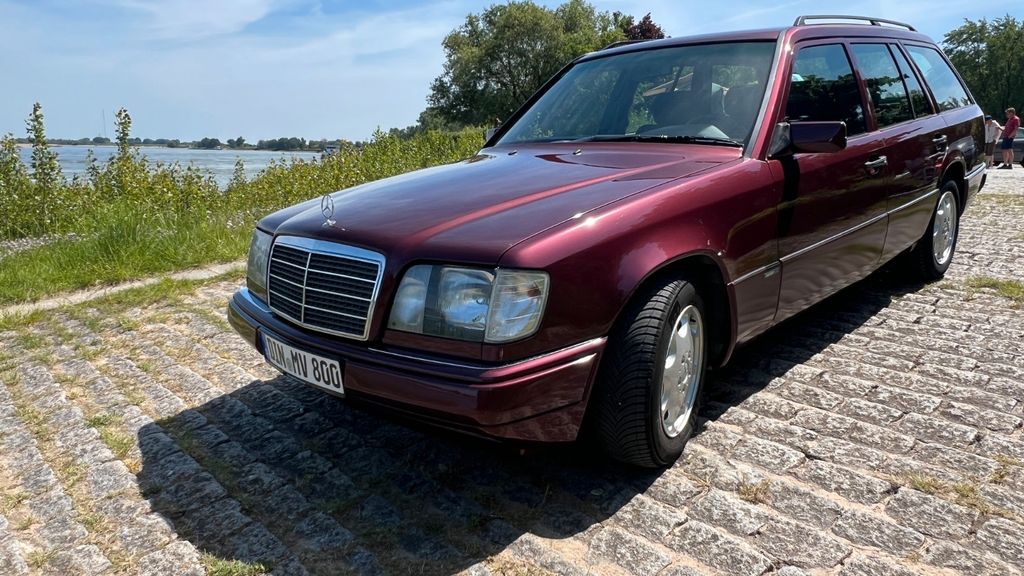 Bild des Angebotes Mercedes-Benz Wundeschöner Mercedes E 280 T Sportine
