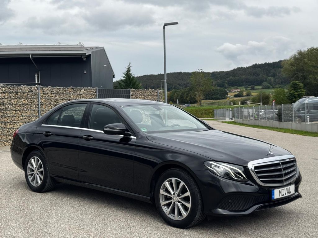 Bild des Angebotes Mercedes-Benz E 200 LED/el.Sitze/Kamera/Navi/Sitzheizung