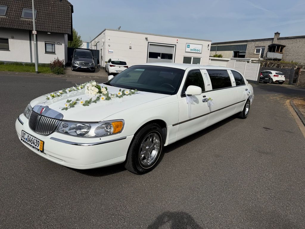 Bild des Angebotes Lincoln Town Car Executive Stretchlimo