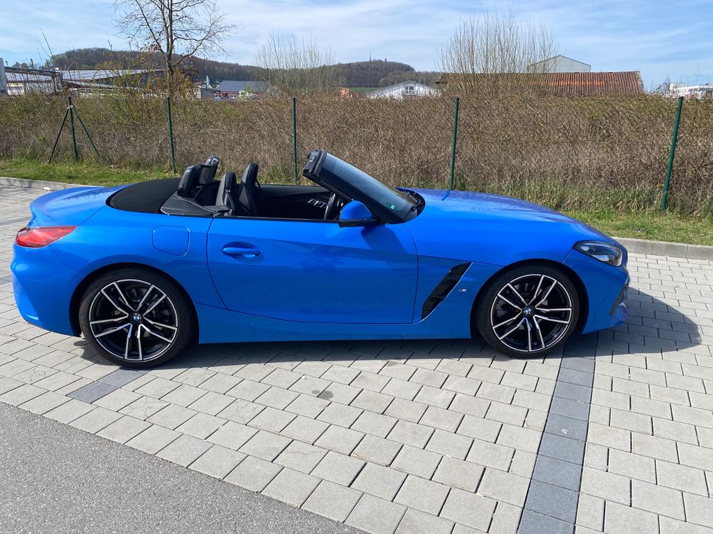 Bild des Angebotes BMW Z4 sDrive20i M SPORT, 19 Zoll, Blau-Metallic