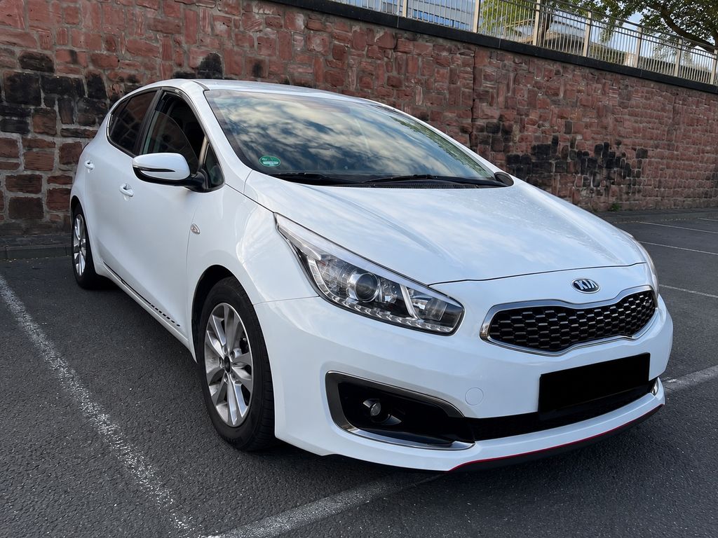 Bild des Angebotes Kia cee'd / 1.4 100ps mit premium Paket+ lesen unten