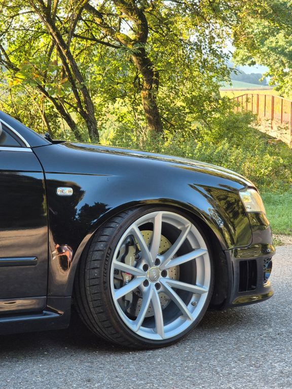 Audi RS4 4.2 quattro Avant -