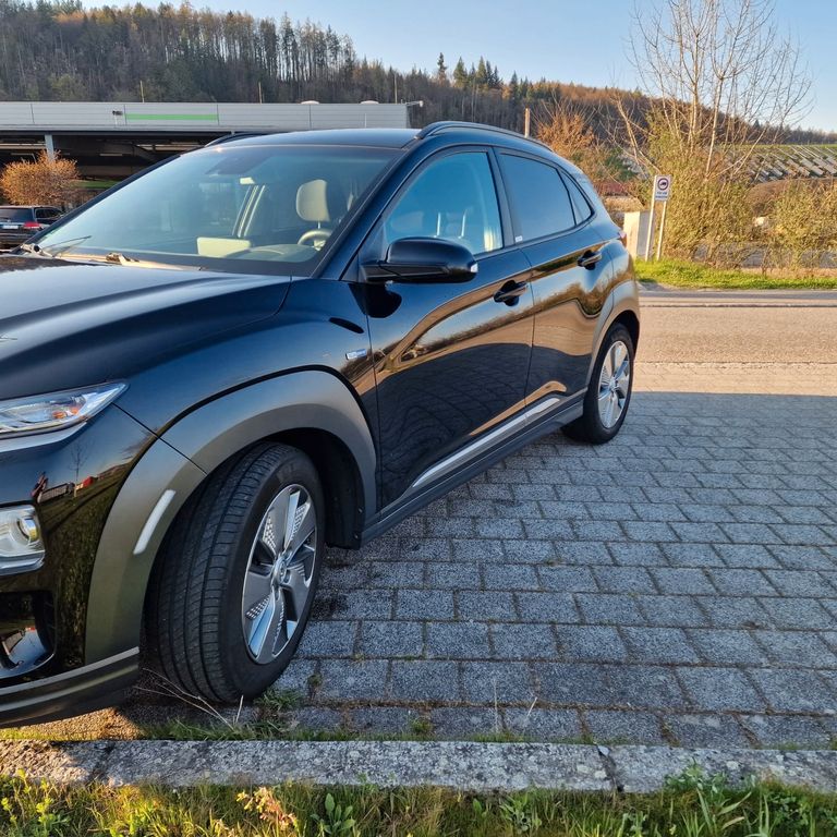 Bild des Angebotes Hyundai KONA Elektro Assistenz&Navi, SOH 100% 64kWh