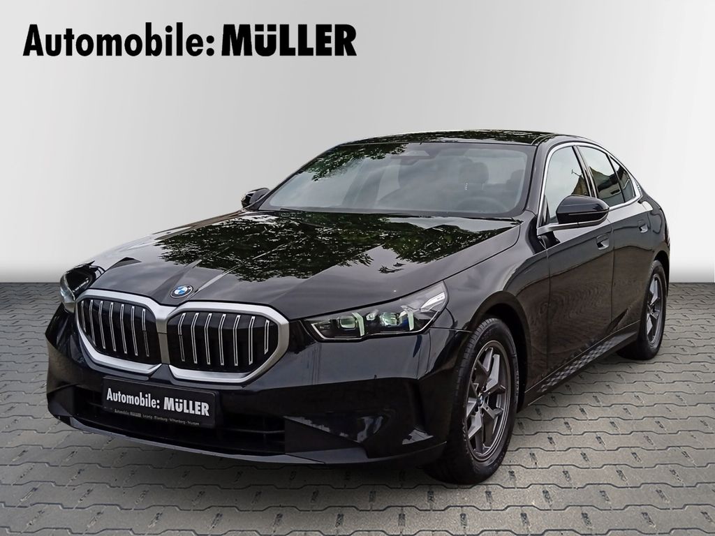 Bild des Angebotes BMW 520 d Lim.+DAB+CARPLAY+HARMAN+LED+DRIVING ASS.