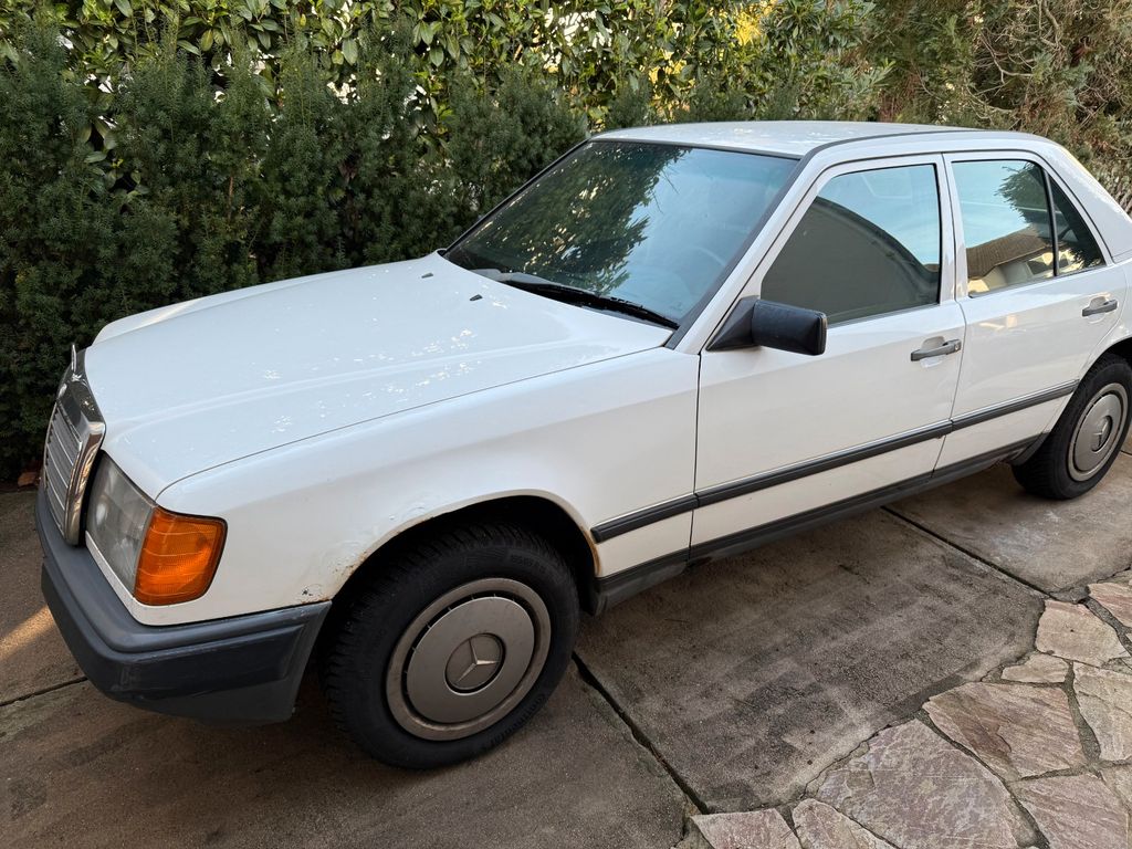 Bild des Angebotes Mercedes-Benz 250D BJ 1987 Garagenwagen Schiebedach
