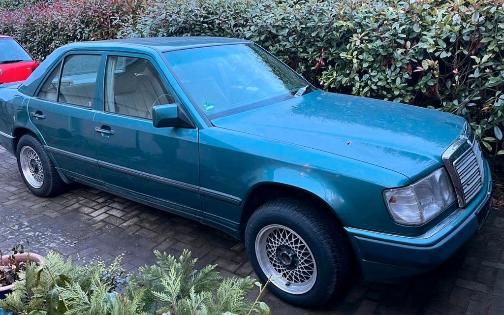 Mercedes-Benz 230 E