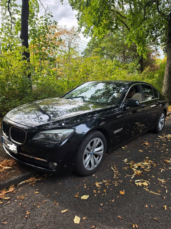Bild des Angebotes BMW 740i -F01 Kamera/SoftClose/HUD/AHK/Gepflegt