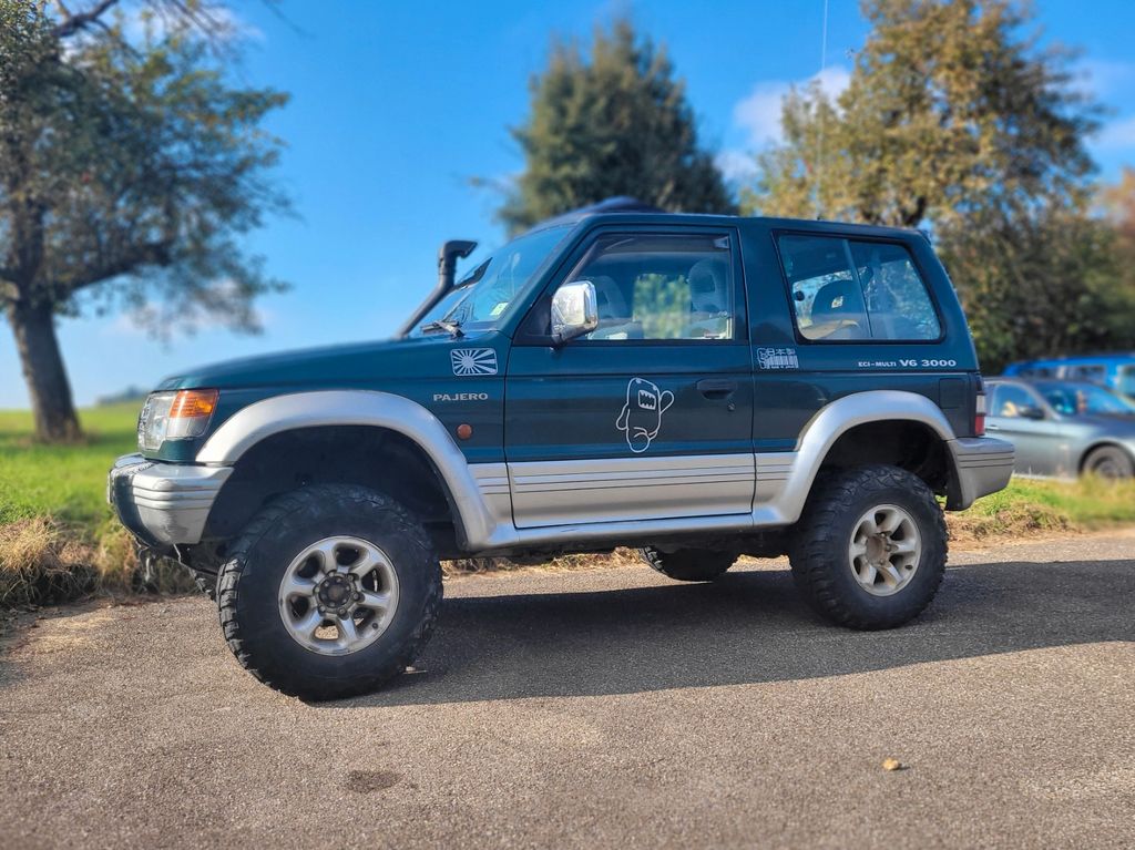Mitsubishi Pajero; Offroad; Höher; MT; 2 Sperren; TÜV neu
